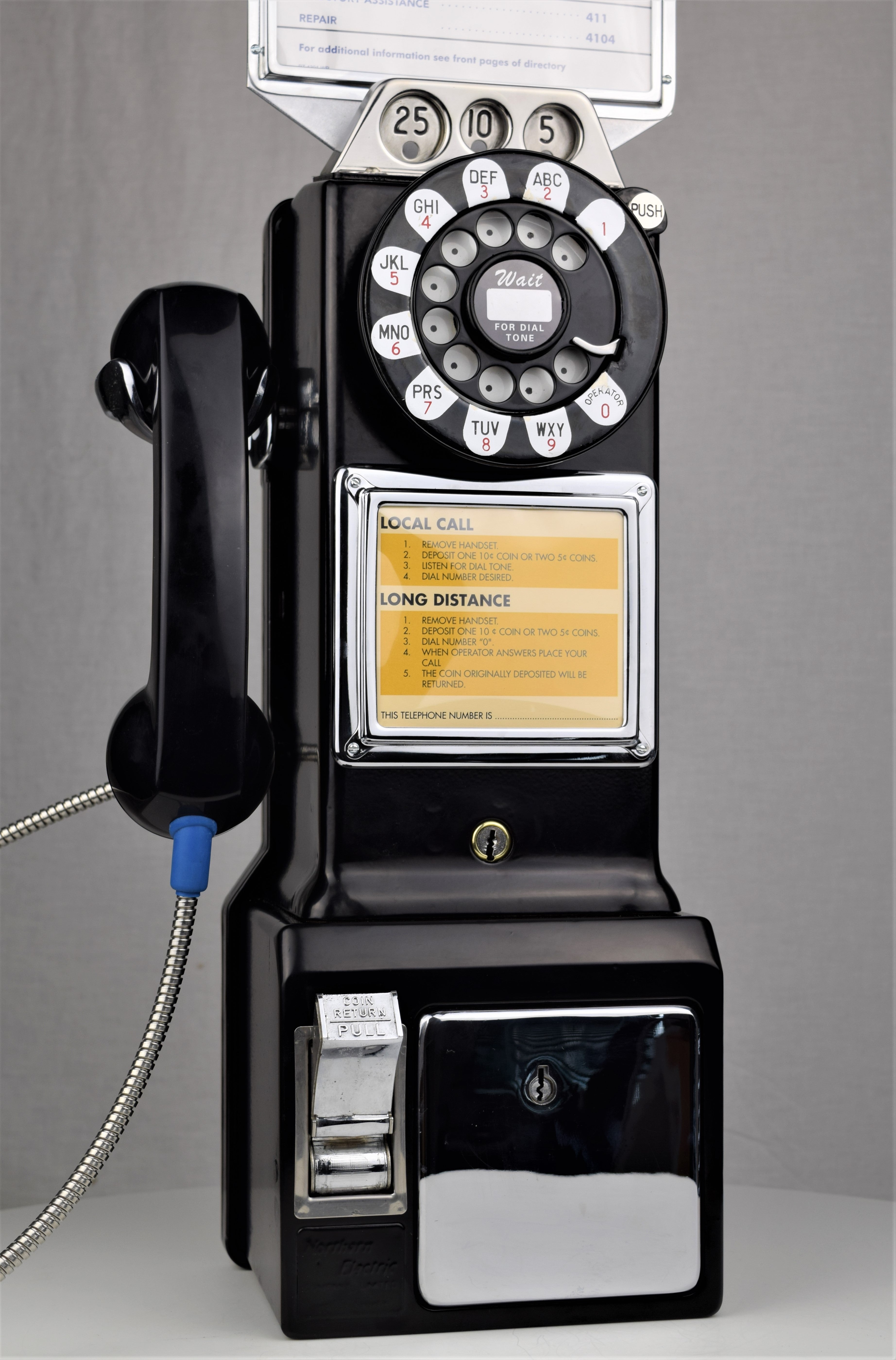 A Western Electric 233, image via oldphoneworks.com